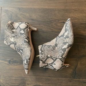 Comfortview Women's Wide Width The Meredith Bootie 7WW Snakeskin